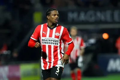 PSV speurt al naar nieuwe backs voor volgend seizoen