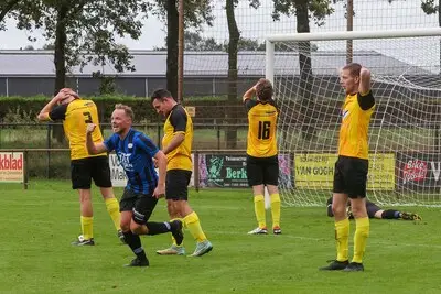 Veldspeler op doel bij Sterksel in plaats van keeper van het tweede: ‘Anders had ik beter zelf in goal kunnen staan’