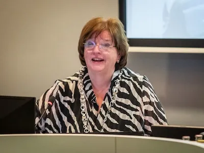 Burgemeester Best bezorgd na uit de hand gelopen azc-avond: ‘Zijn dat dan onze kinderen?’