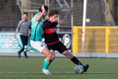 BES/De Valk stapt van veld, KNVB onderzoekt ‘racistisch incident’: ‘Mogelijke schorsing tot zes wedstrijden’