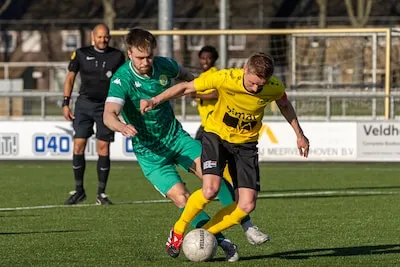 UNA lijkt uitgespeeld na nederlaag en rode kaart van aanvoerder Boogers