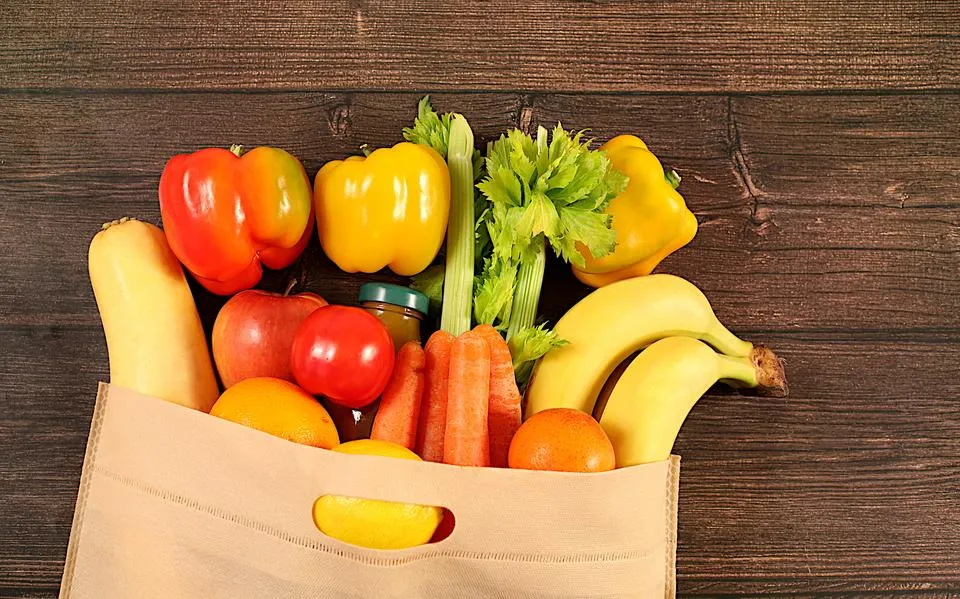 In een appel zitten twee klontjes suiker, in een banaan bijna vier: moeten we opletten dat we niet té veel fruit eten?