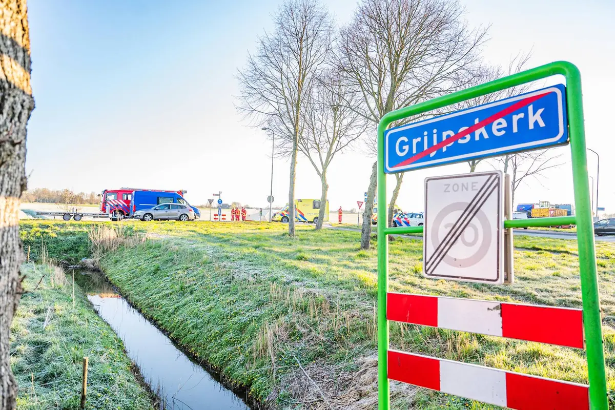 69-jarige man uit Oentsjerk overleden na ongeluk bij Grijpskerk. Mogelijk verloor vrachtwagen zijn lading