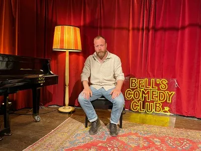 Comedian Stephen Bell werd door stand-upcomedy pas serieus