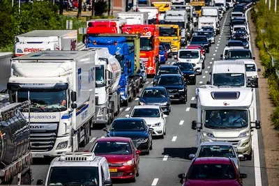 Filerijden op snelwegen rondom Eindhoven: veel vertraging op A2 en A67