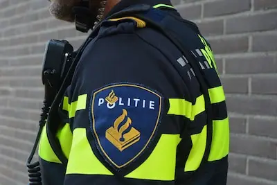 Man op speedpedelec in centrum Best trekt om meerdere redenen aandacht van politie