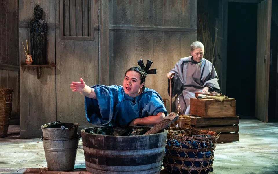 Groningse actrice Nhung Dam schopt in ‘Madame Butterfly’ vooroordelen over de Aziatische onderdanige vrouw onderuit. ‘Zo zijn we niet’