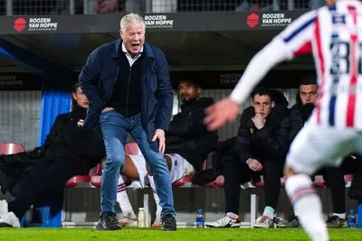 Willem II-trainer snapt protest van boze supporters: ‘Ik heb liever dat ík word aangepakt, dan mijn spelers’