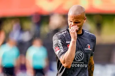 LIVE | Tien man van Helmond Sport krijgen volgende dreun: VVV-Venlo verdubbelt voorsprong