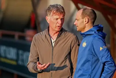 Trainer Groenendijk springt geen gat in de lucht na eerste zege van Jong PSV in 114 dagen: ‘Het moet namelijk veel beter’