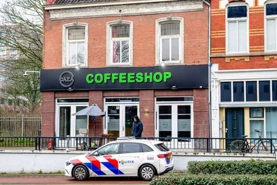 Gooien met een zelfgemaakte bom: aanslagplegers coffeeshop Tilburg verdacht van poging moord of doodslag