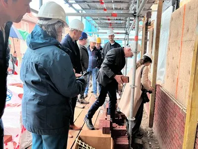 Duurzaam bouwen en renoveren met ‘LEGO-stenen’ en daken van stro