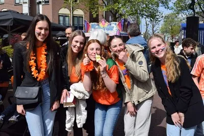 Van kleedjesmarkt tot optredens: dit is het programma van Koningsdag 2025 in Helmond