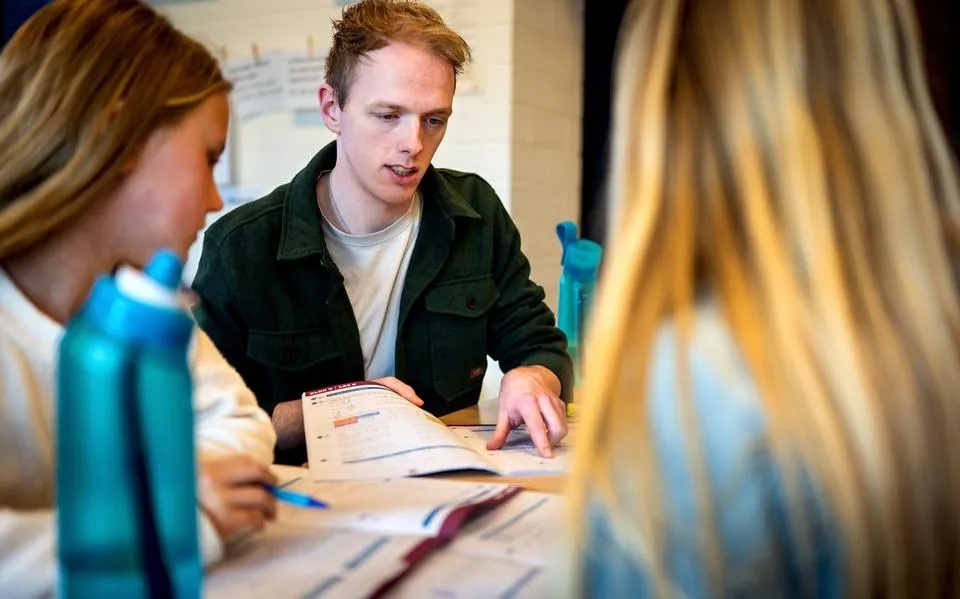Waarom deze Friese zij-instromers alsnog leerkracht werden: ‘Ik ben behoorlijk dyslectisch en ik vroeg me af of ik het wel kon’