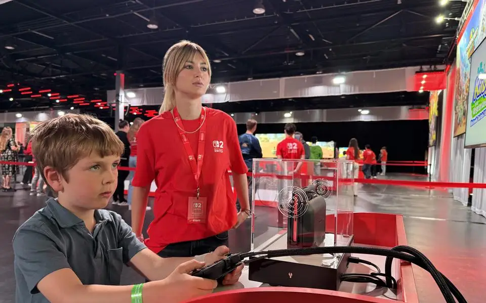 Sam (6) uit Bakkeveen mocht als eerste Nederlandse kleuter op nieuwe Nintendo Switch 2 spelen