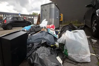 SP pleit voor buurtonderzoek naar Eindhovense afvaldumpers, wethouder vindt dat ‘niet ethisch’