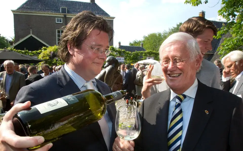 Zoon Hans Wiegel trots op vader. ‘Iedereen is in Friesland op de oud-commissaris gesteld’