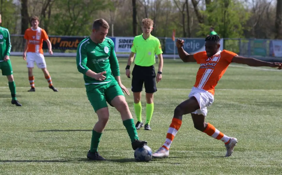 Waadhoeke wilde grasmat, maar KNVB keurt omstreden kunstgrasvelden Minnertsga en Berltsum toch goed