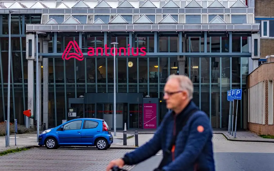 Waarom moesten Antonius in Sneek en Tjongerschans in Heerenveen samengaan in Joure?