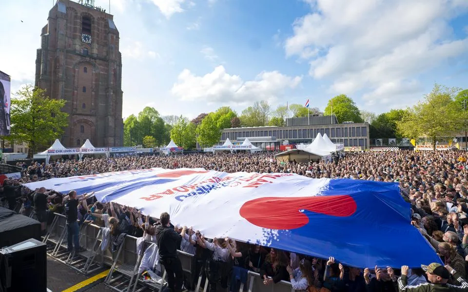Bevrijdingsdag is een officiële feestdag, maar lang niet iedereen is vrij op 5 mei en ook veel winkels zijn open: zo zit dat