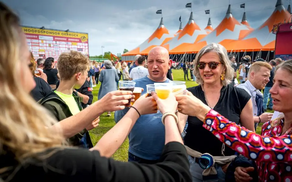 Oerrock dopt het liefst zijn eigen boontjes. ‘It festival hat de gunfaktor. Elkenien wol derby hearre’