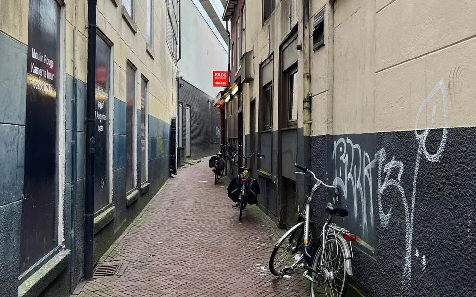 Mannen plegen openlijk geweld op de Weaze in Leeuwarden: werkstraffen en celstraf
