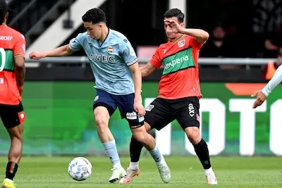 LIVE | Kort na groot schrikmoment bij NEC-Willem II opnieuw zorgen: persoon in het publiek heeft verzorging nodig