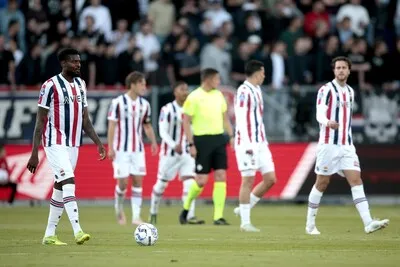 Inktzwarte wolken boven hulpeloos Willem II, dat een Houdini-act nu écht helemaal kan vergeten