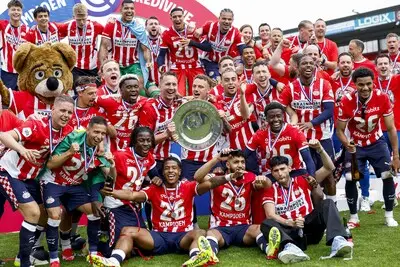 PSV lacht het laatst na een bijna onmogelijke titel: opmerkelijke reputatie wéér bevestigd