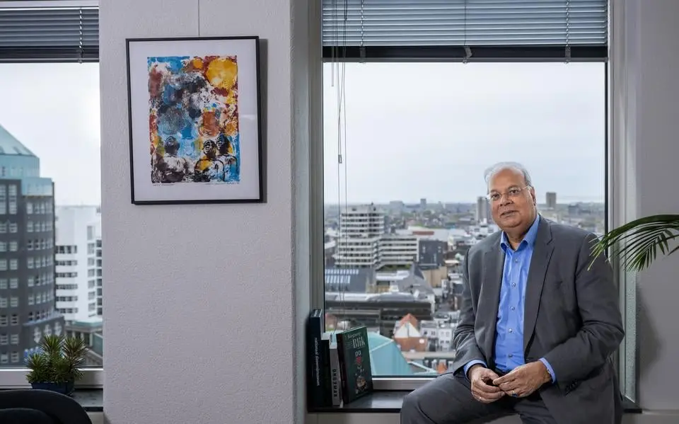 Alle asielzoekers criminelen en verkrachters? Onzin, zegt racismebestrijder Rabin (62). 'Stille meerderheid is te lang stil, laat je horen!'