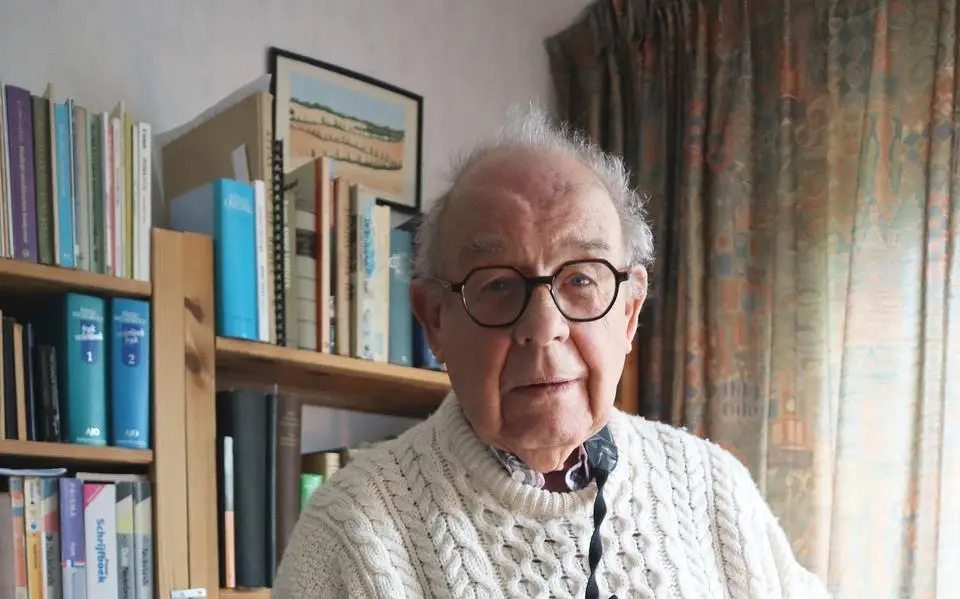 Jan (85) maakt wekelijks kaartjes met eigen foto’s en brengt deze rond in zijn woonplaats Kollum: ‘Er is nog zoveel moois om te delen’