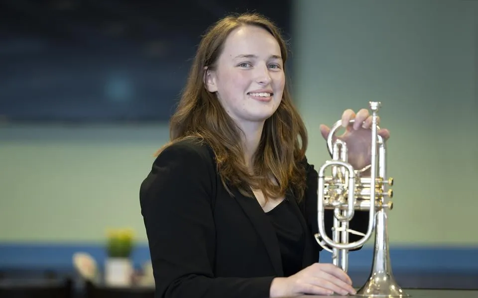 Anna (20) uit Rinsumageast mag Nederland vertegenwoordigen in European Youth Brass Band. ‘Ik haw hege ambysjes’