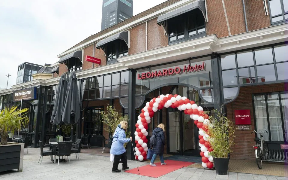 Hoe een Israëlische ex-piccolo het Oranje Hotel in Leeuwarden koopt