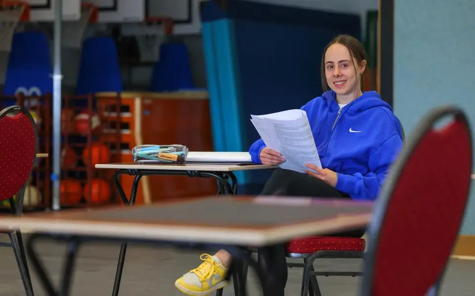Mara (18) doet haar gymnasium-examens tussen tien turntrainingen door: ooit wil ze naar de Olympische Spelen