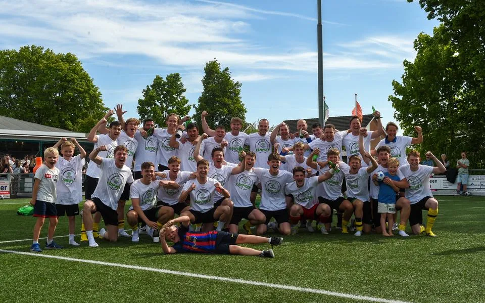 Joure wint met groot gemak van aartsrivaal DWP en is kampioen
