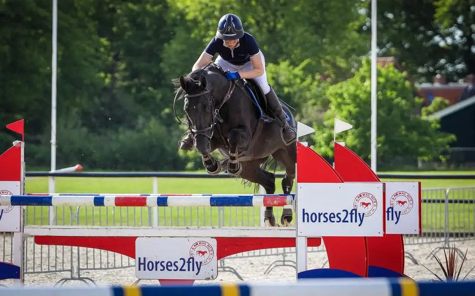 Gramsbergen-Hoekstra blij met winst dominant paard op Outdoor Gaasterland