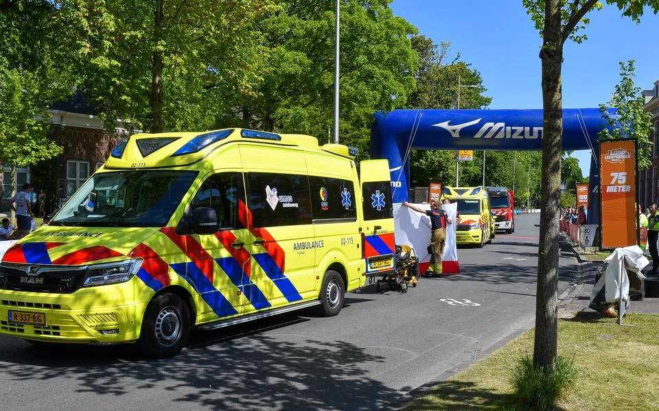 LIVE | Reanimatie en meerdere lopers onwel: LOOP Leeuwarden afgelast. Volg de ontwikkelingen in dit liveblog