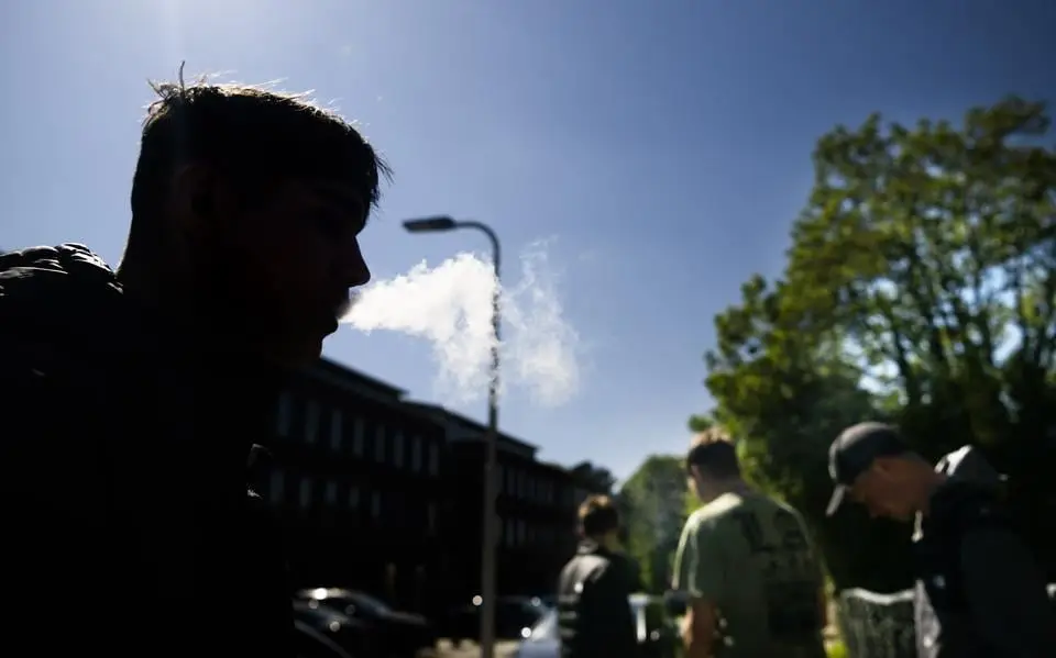 Als 15-jarige vapen? Dan ben je tegenwoordig een laatbloeier. ‘Je moet toch ergens aan doodgaan?’