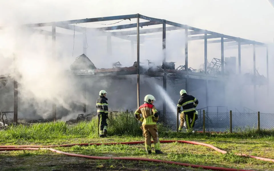 Nog geen dag na de verwoestende brand hebben de kinderen van De Pionier in Leeuwarden weer onderdak