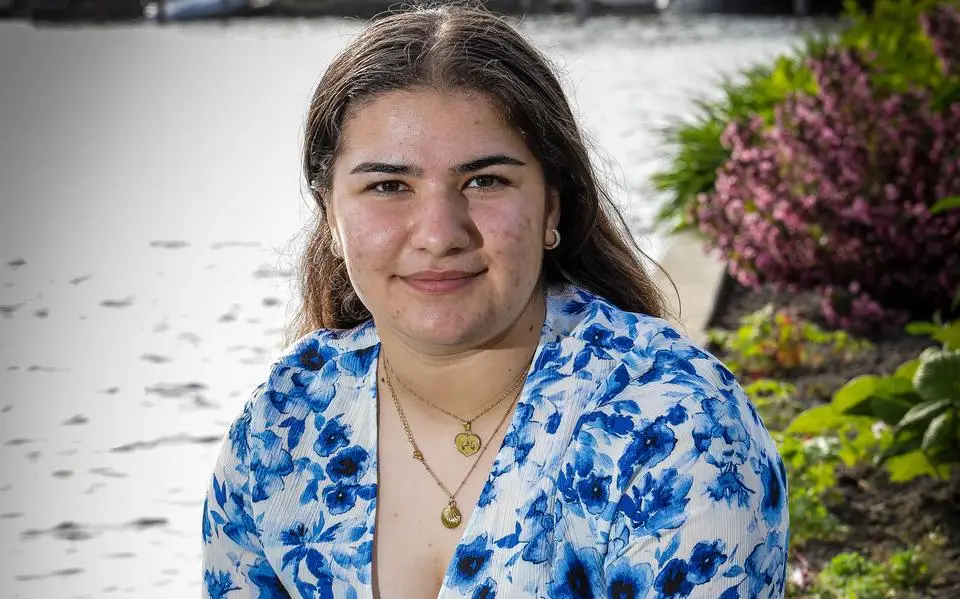 Fatima (17) uit Lemmer werd seksueel misbruikt. Acht jaar lang zei ze niets: ‘Anders zou hij me dood maken’