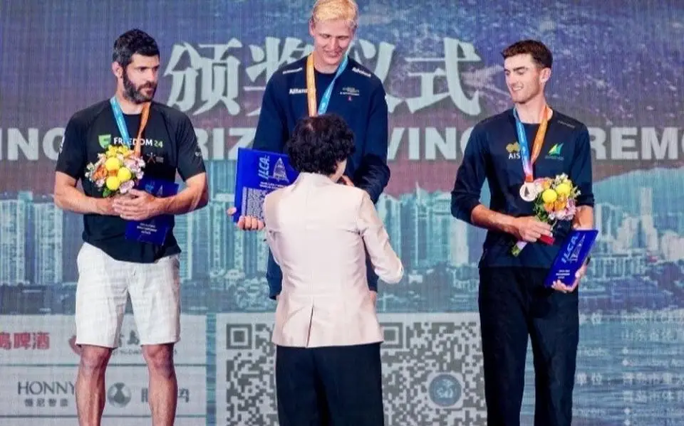 Zeiler Willem Wiersema uit Eastermar sprakeloos na veroveren wereldtitel. ‘Toen ik mijn ouders belde, was ik nog dolblij met zilver’