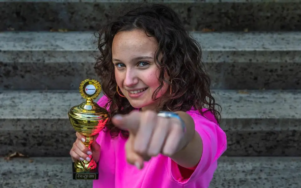 Roos (19) uit Heerenveen kiest voor haar gezondheid in examenjaar en maakte een prijswinnende rede over haar eetstoornis