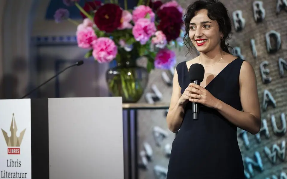 Safae el Khannoussi wint Libris Literatuurprijs met Oroppa. ‘Een pageturner’