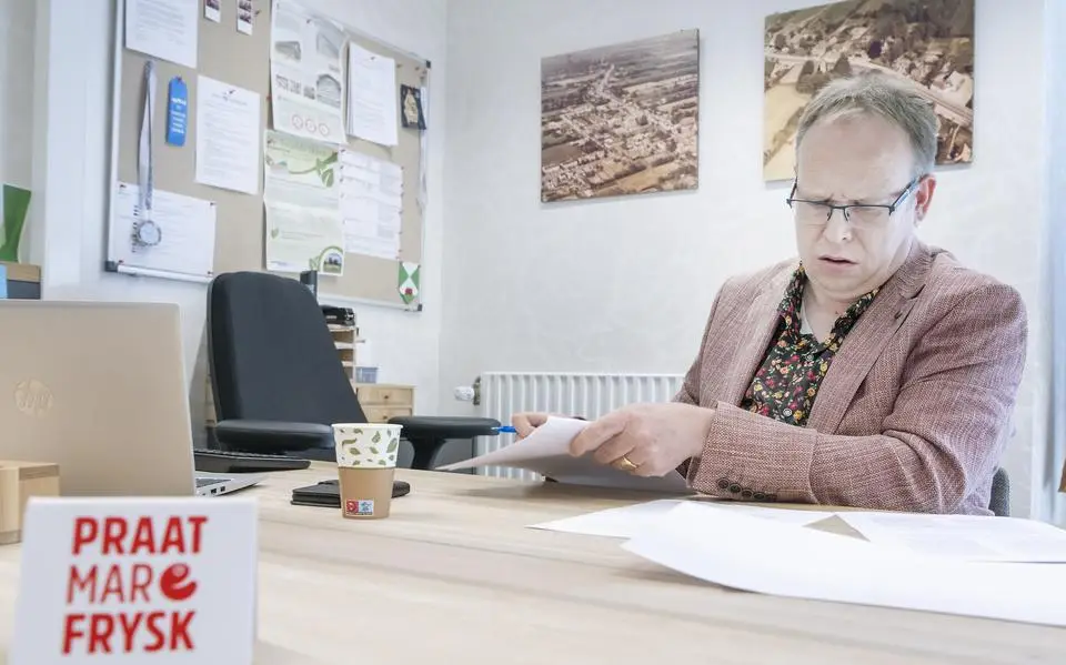 Tjibbe Brinkman maakt het examen dat hij had willen hebben. ‘Wy binne analfabeten yn eigen taal’
