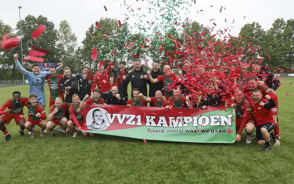 Zwaagwesteinde pakt de titel na knappe inhaalrace op ONT. ‘De krêft fan it kollektyf’
