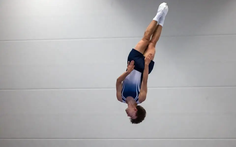 Zweeft in Heerenveen een wereldkampioen door de lucht? Mees (16) werkt er keihard voor