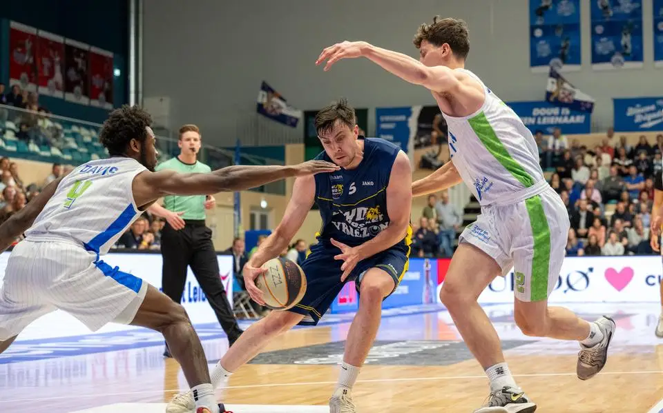 Leeuwarder basketbaldroom weer springlevend na overwinning in thriller tegen Leiden. ‘Maar we hebben nog niets’