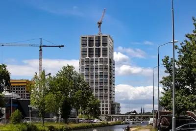 Rampscena­rio bij nieuwe woontoren in Eindhoven: gevel moet vervangen worden, huurders zijn de dupe