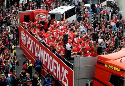 Zo laat vertrekt maandag de Platte Kar als PSV zondag kampioen wordt