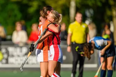 Laatste fluitsignaal brengt verlossing: Oranje-Rood ook volgend op het hoogste niveau